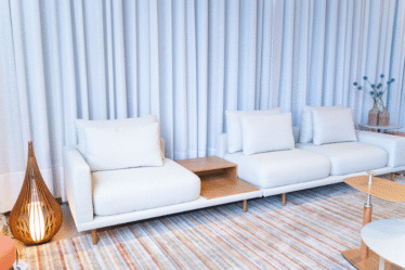 Móveis de luxo para sala: como escolher peças que valorizam seu ambiente