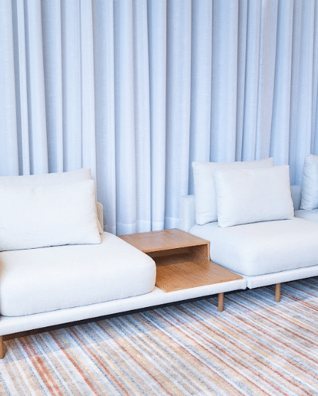 Móveis de luxo para sala: como escolher peças que valorizam seu ambiente