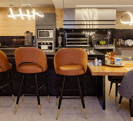 Banqueta de luxo para cozinha: como escolher o modelo ideal para o seu espaço